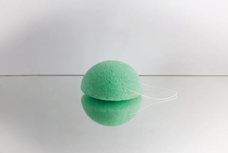 nawemo-konjac-schwamm-men-pfefferminze-f-r-m-nnerhaut image 1