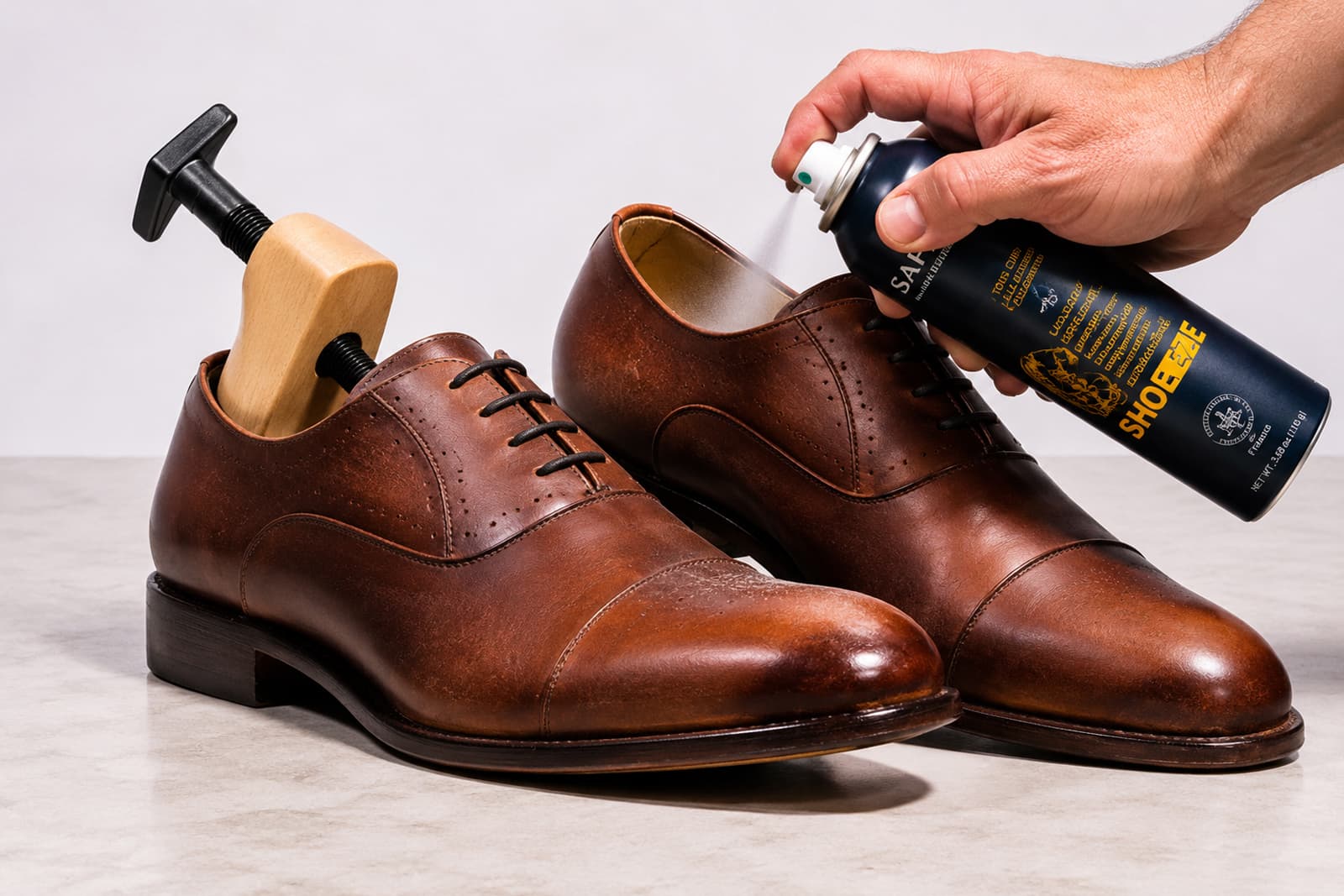 ringelspitz-saphir-shoe-eze-lederweichmacher-spray-f-r-enge-lederschuhe image 4