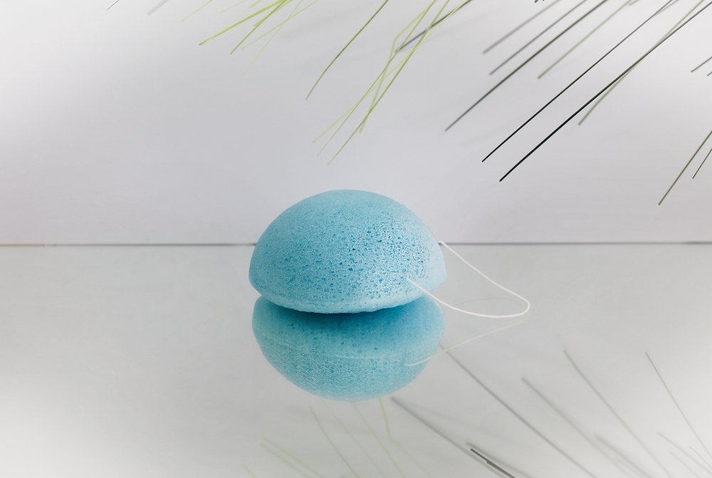 nawemo-konjac-schwamm-blaubeere-gesichtspeeling image 2